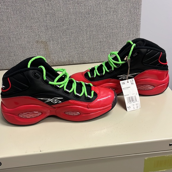 Reebok Question Mid size 8.5 red and black - Picture 6 of 7